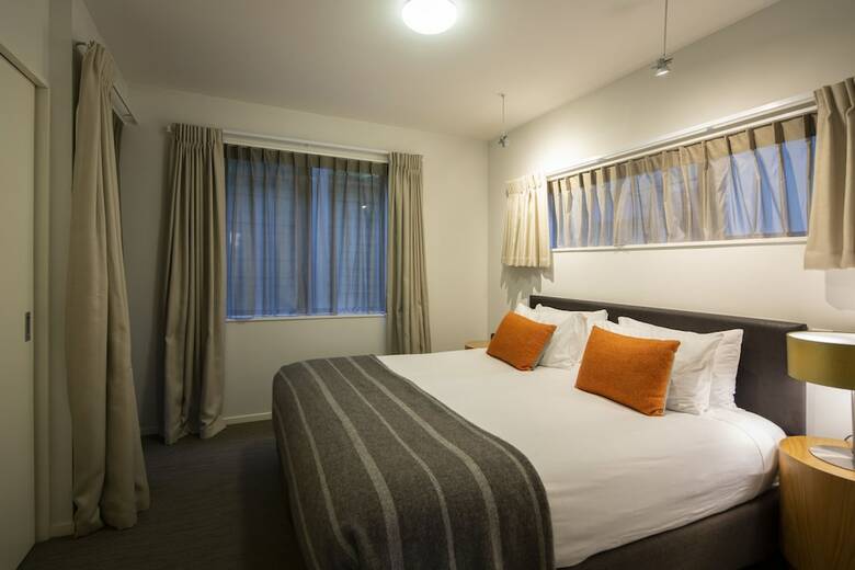 Panorama Terrace Apartments, Element Escapes