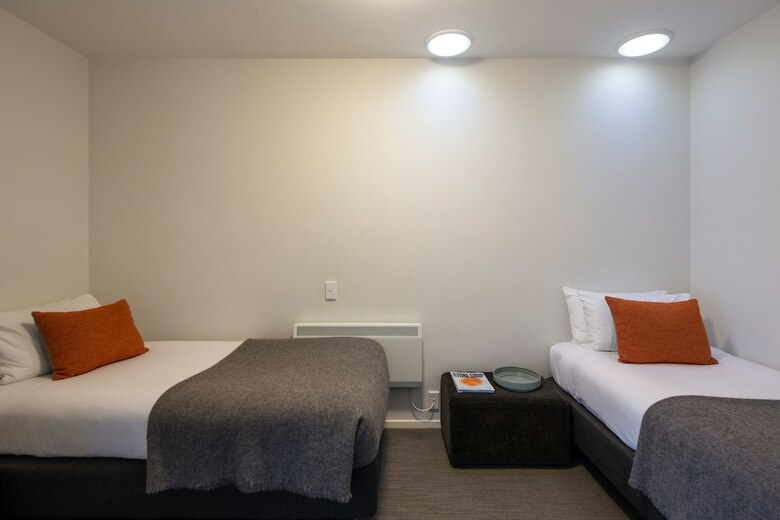 Panorama Terrace Apartments, Element Escapes