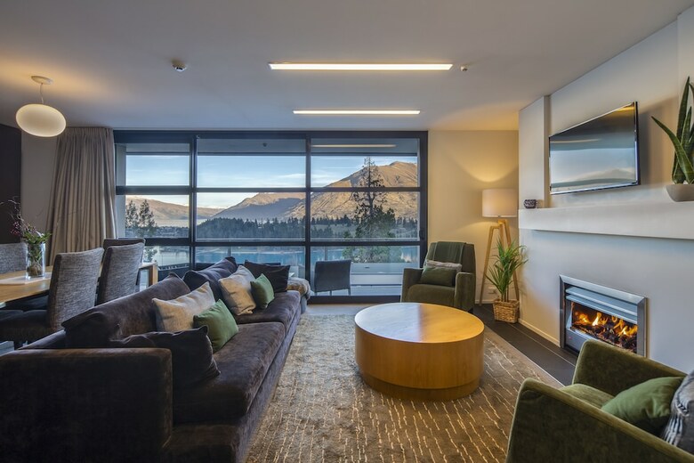 Panorama Terrace Apartments, Element Escapes