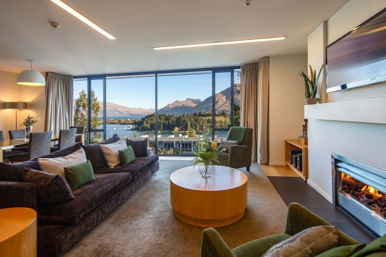 Panorama Terrace Apartments, Element Escapes