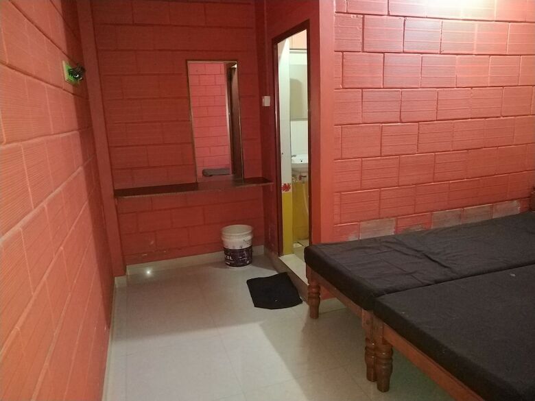 Hotel Iroomz Savitri Guest House