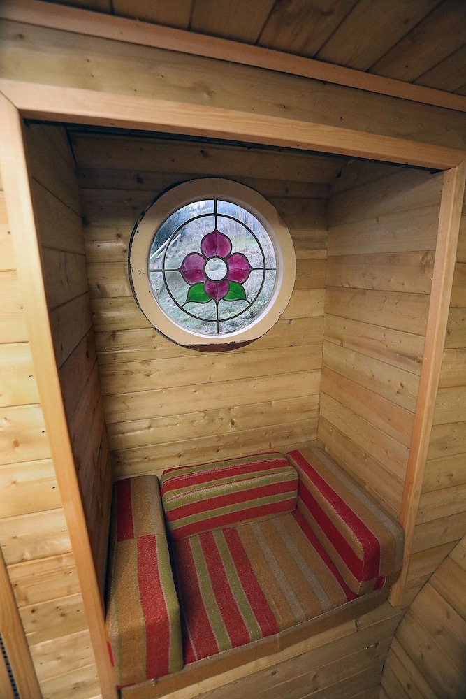 Hapus Yurt Luxury Yurts & Barn