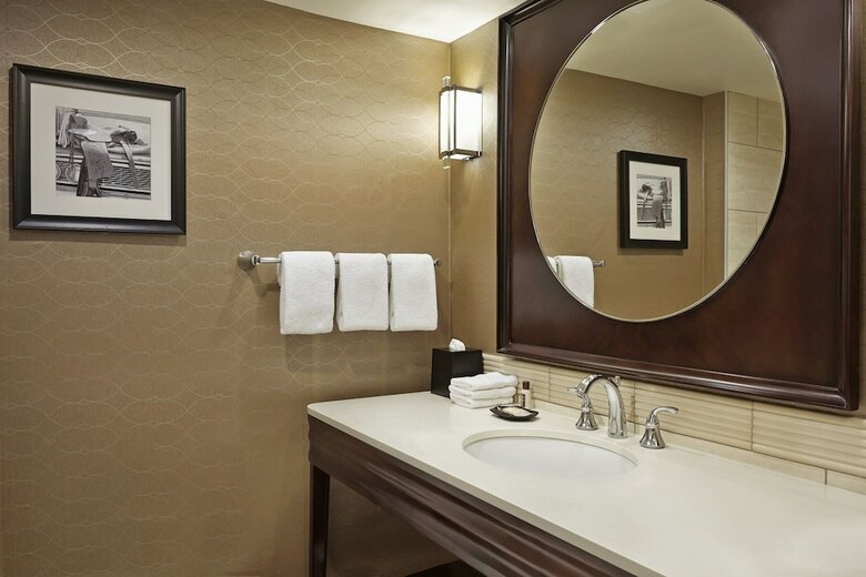 Cambridge Red Deer Hotel & Conference