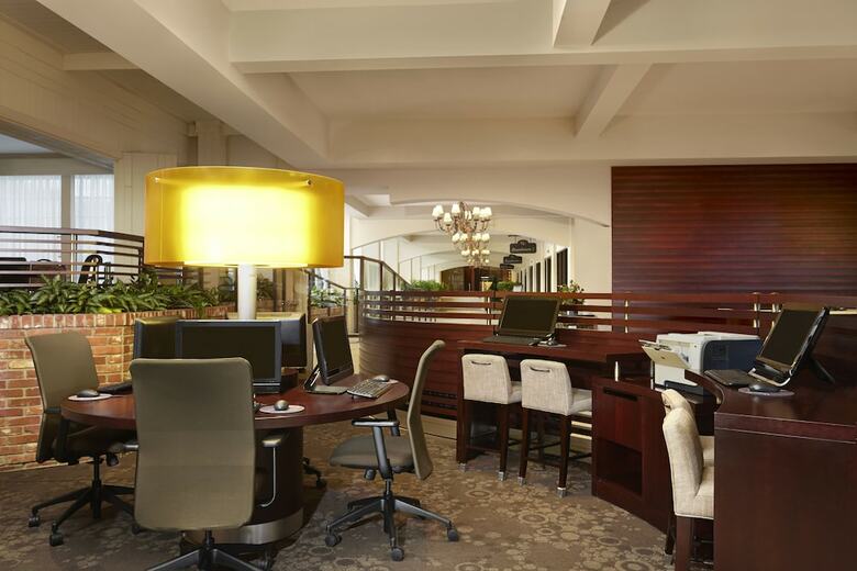 Cambridge Red Deer Hotel & Conference