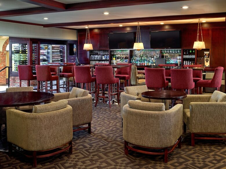 Cambridge Red Deer Hotel & Conference