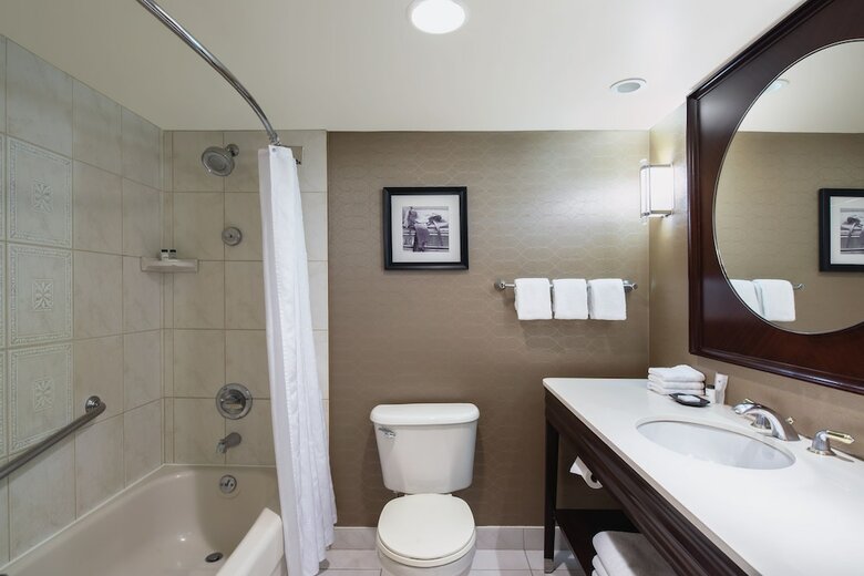Cambridge Red Deer Hotel & Conference