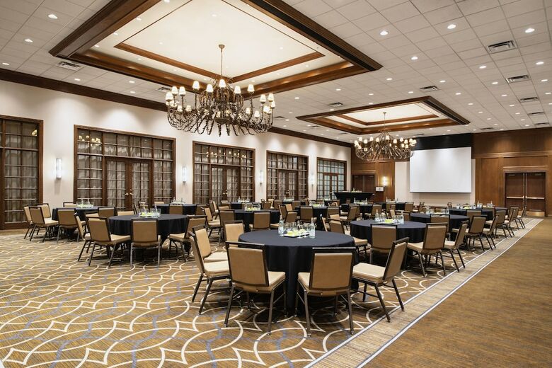 Cambridge Red Deer Hotel & Conference
