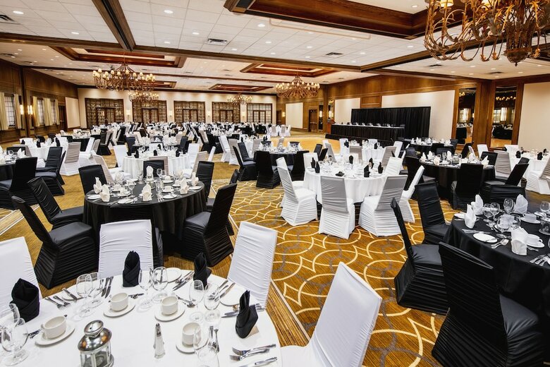 Cambridge Red Deer Hotel & Conference
