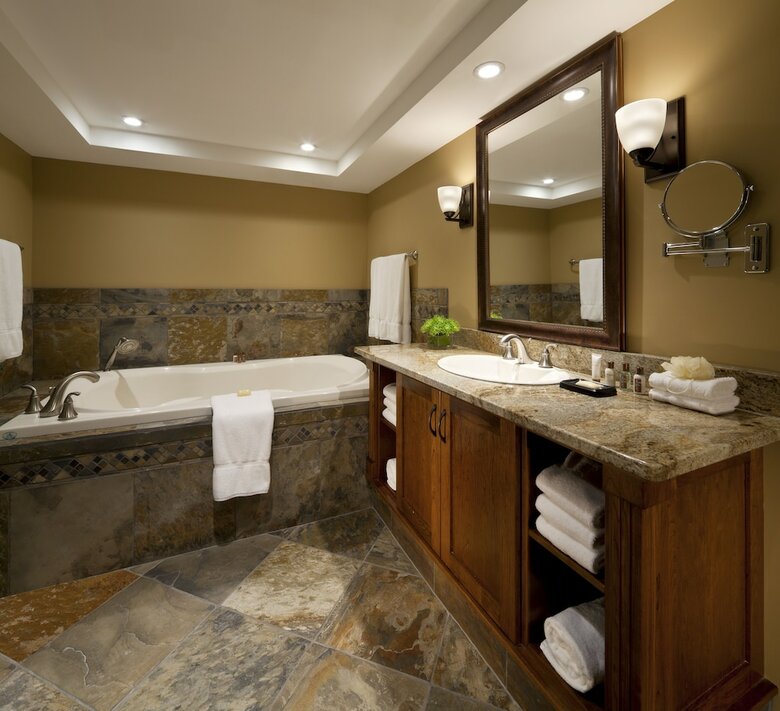 Cambridge Red Deer Hotel & Conference