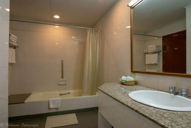 Siam Center Halal Hotel