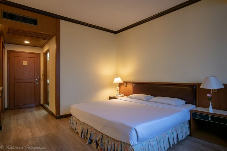 Siam Center Halal Hotel