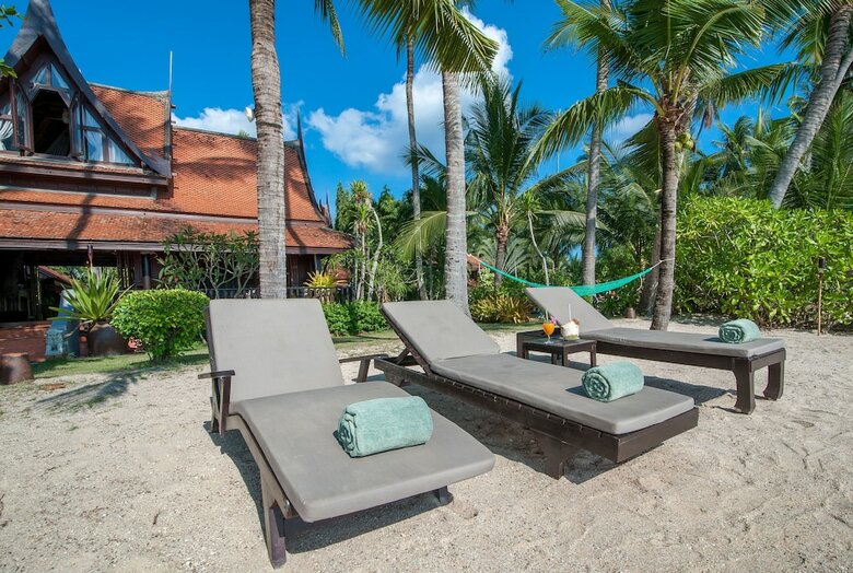 Stylish & Authentic Thai House Right On The Beach!