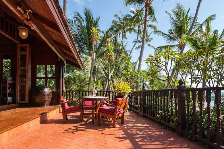Stylish & Authentic Thai House Right On The Beach!