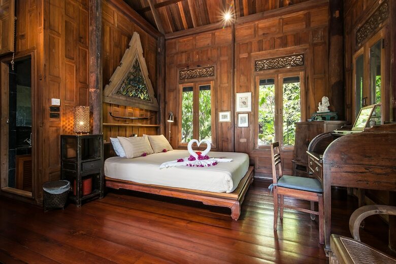 Stylish & Authentic Thai House Right On The Beach!