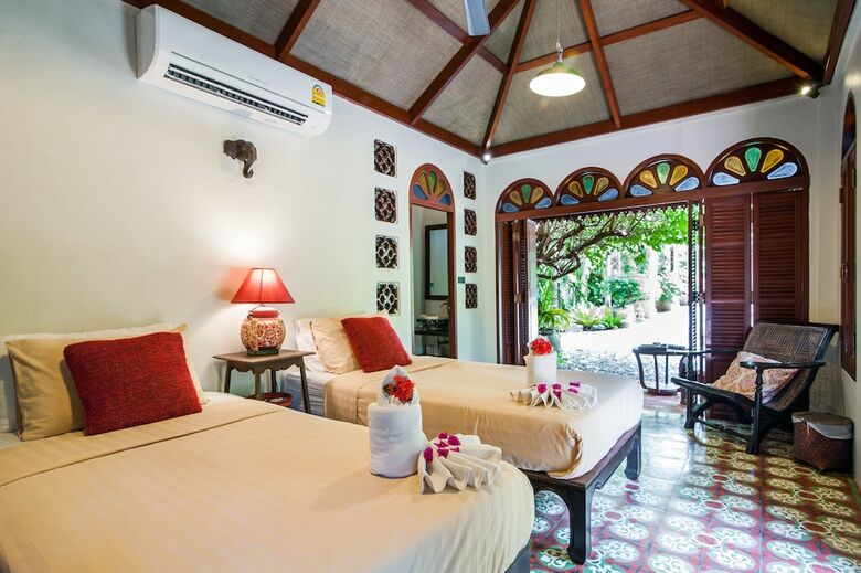 Stylish & Authentic Thai House Right On The Beach!