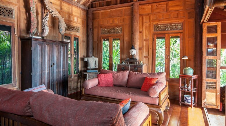 Stylish & Authentic Thai House Right On The Beach!