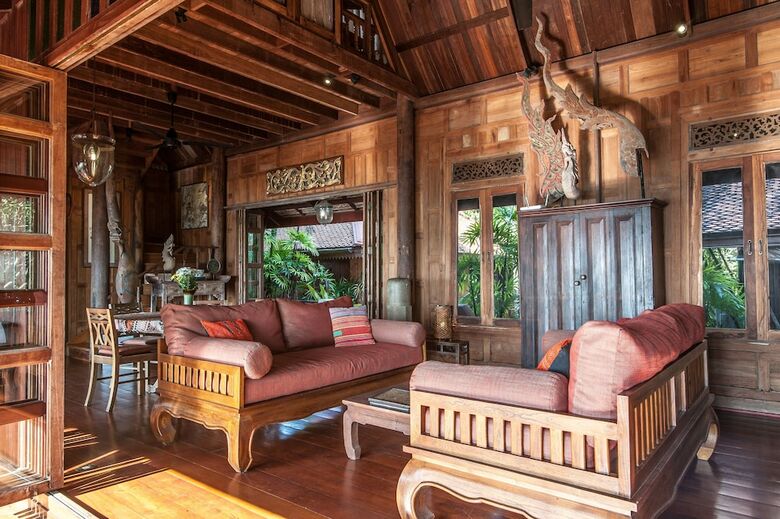 Stylish & Authentic Thai House Right On The Beach!