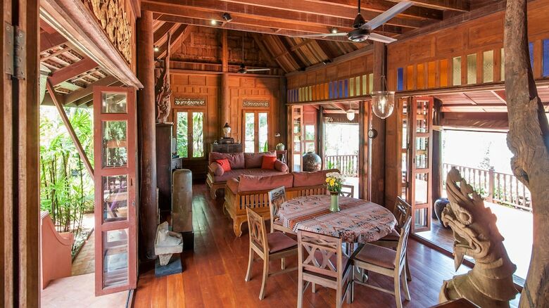 Stylish & Authentic Thai House Right On The Beach!