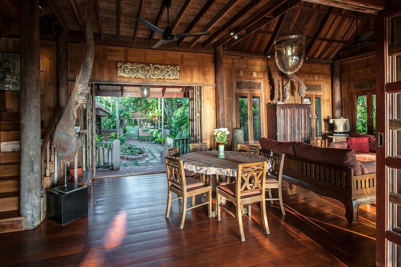 Stylish & Authentic Thai House Right On The Beach!