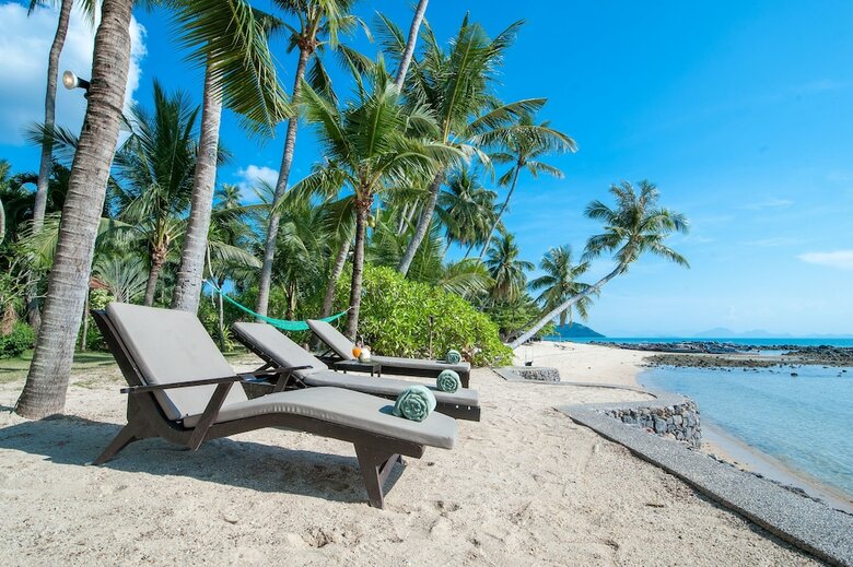 Stylish & Authentic Thai House Right On The Beach!