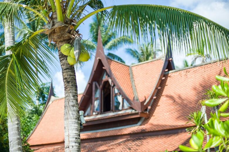 Stylish & Authentic Thai House Right On The Beach!