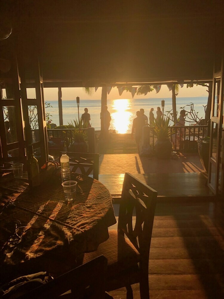 Stylish & Authentic Thai House Right On The Beach!