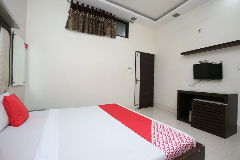 Oyo 18599 Hotel Rc Residency