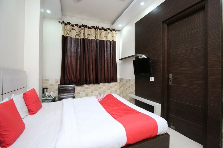Oyo 18599 Hotel Rc Residency
