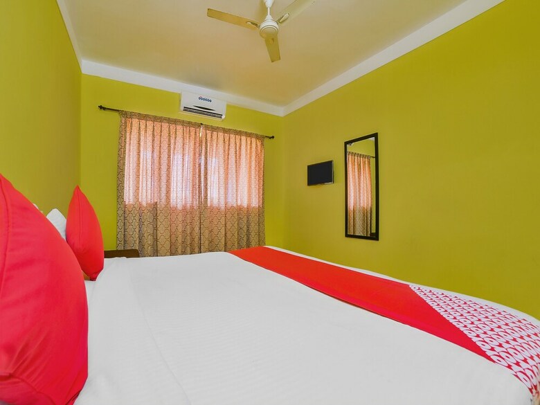 Hotel Oyo 28321 Nirvaah Calangute Beach Front