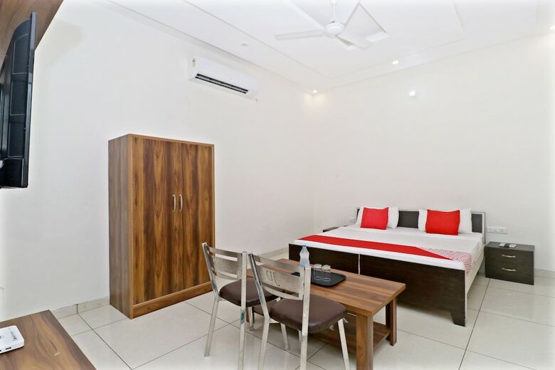 Oyo 22097 Hotel Jd