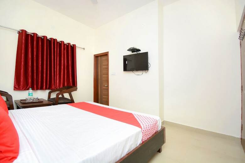 Oyo 22993 Hotel Ozas Grand