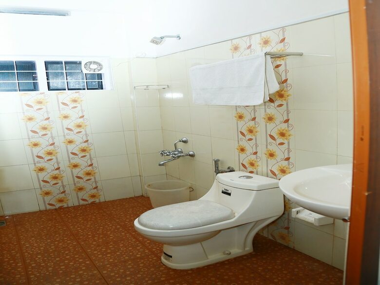 Hotel Oyo 15548 Mackal Residency