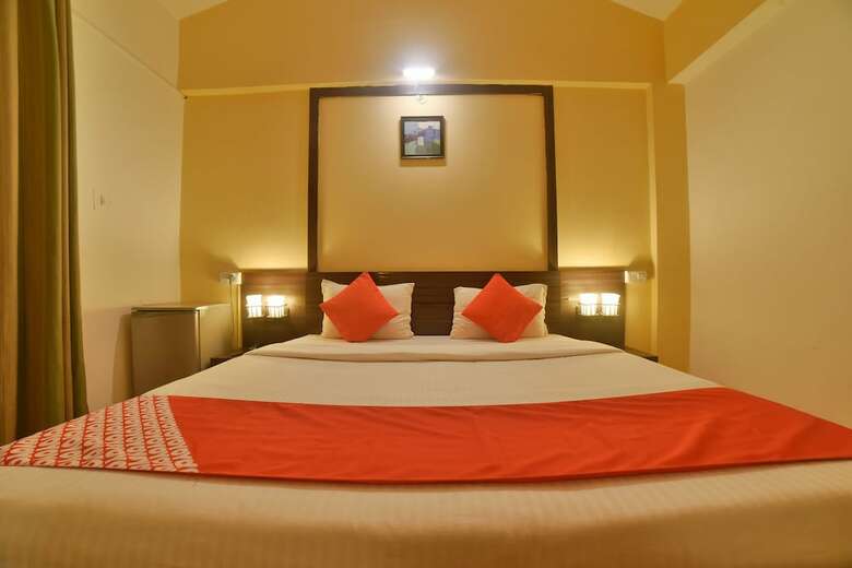 Oyo 30128 Reddy's Hotel