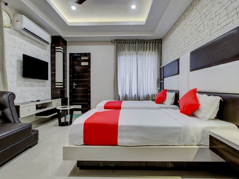 Hotel Oyo 15433 Bmg Residency