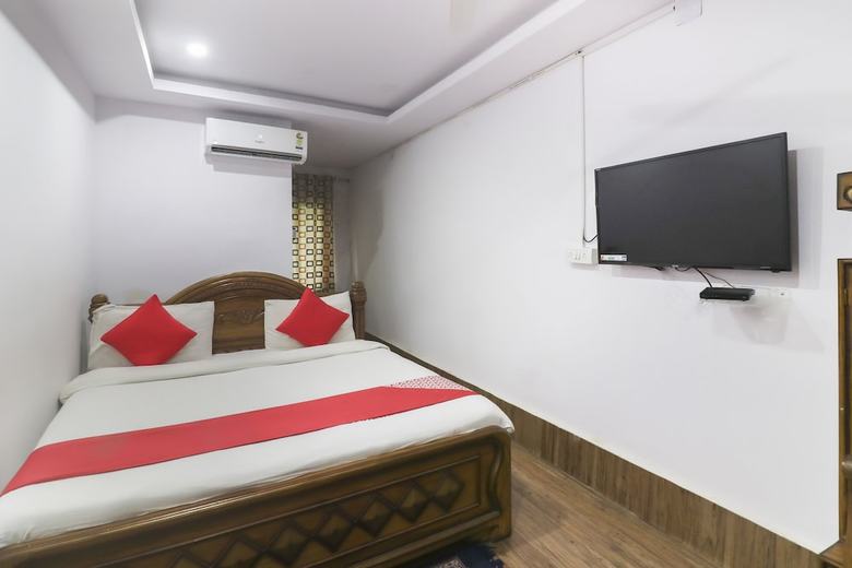 Oyo 18658 Hotel Royal Green