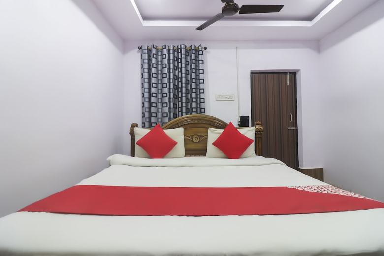 Oyo 18658 Hotel Royal Green