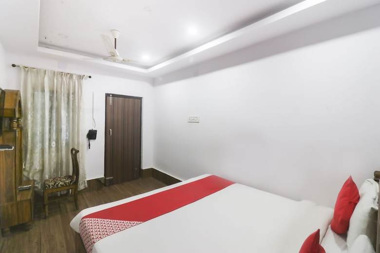 Oyo 18658 Hotel Royal Green