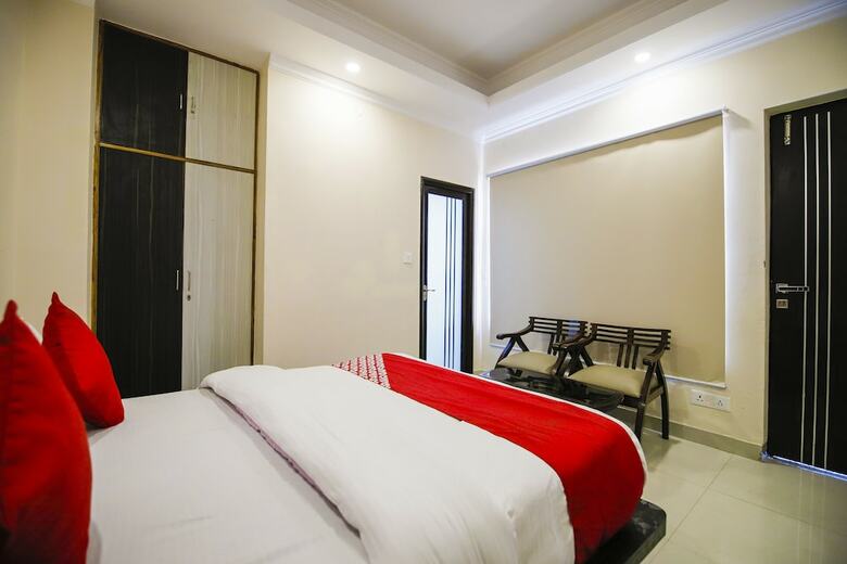 Hotel Oyo 18421 Uphill Courtyard