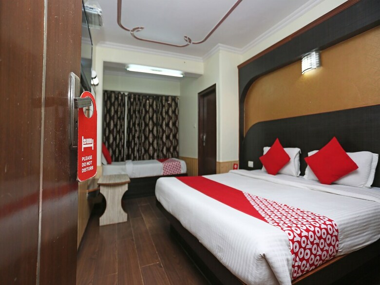 Hotel Oyo 27002 H S R Ram Bazaar