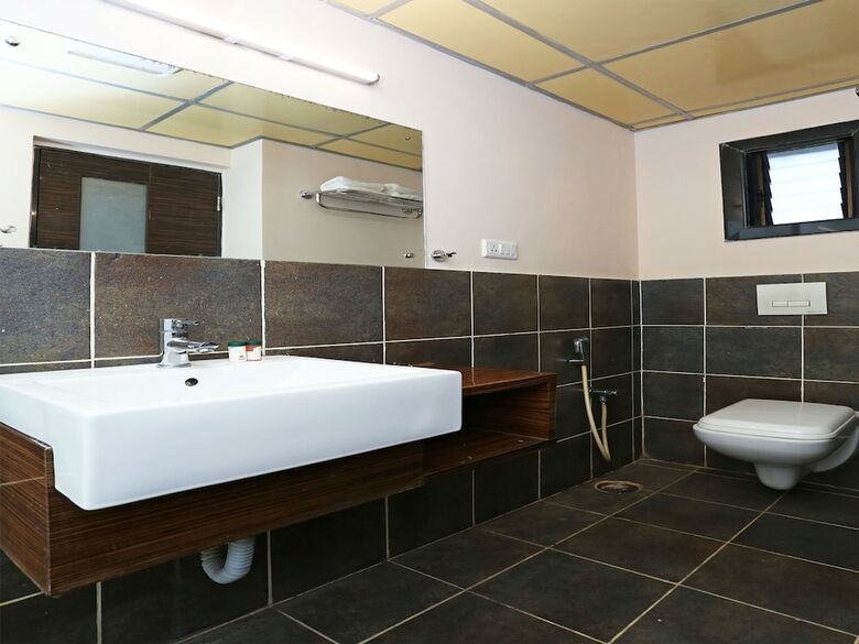 Hotel Oyo 14712 The New Garden Inn