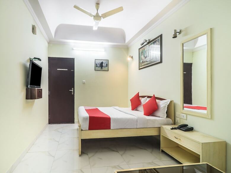 Oyo 783 Om Hotel