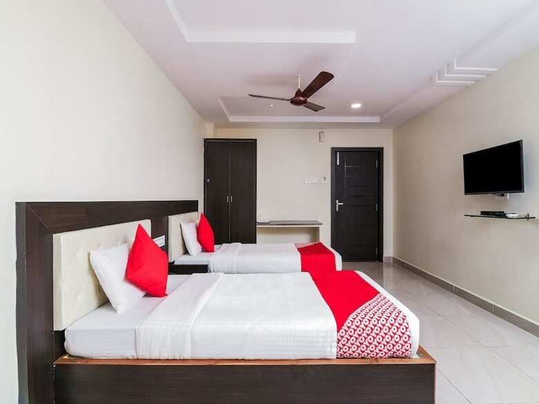 Hotel Oyo 26723 Rb Residency
