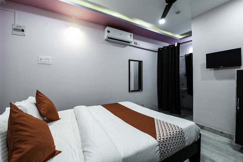 Oyo 17302 Yugis Vedhika Hotel