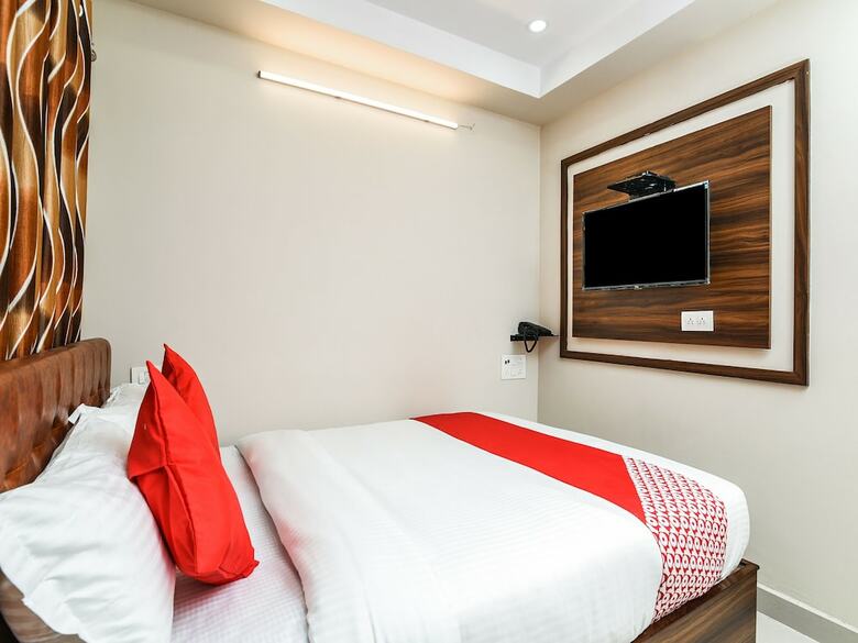 Oyo 26559 Renuka Hotels