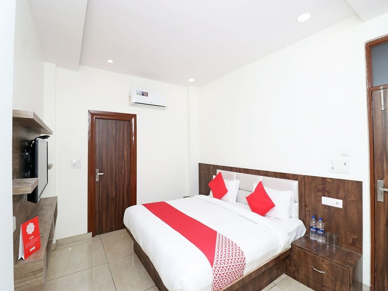 Hotel Oyo 28246 Rohtak Residency