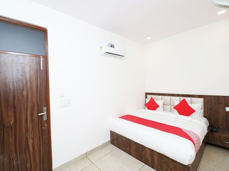 Hotel Oyo 28246 Rohtak Residency