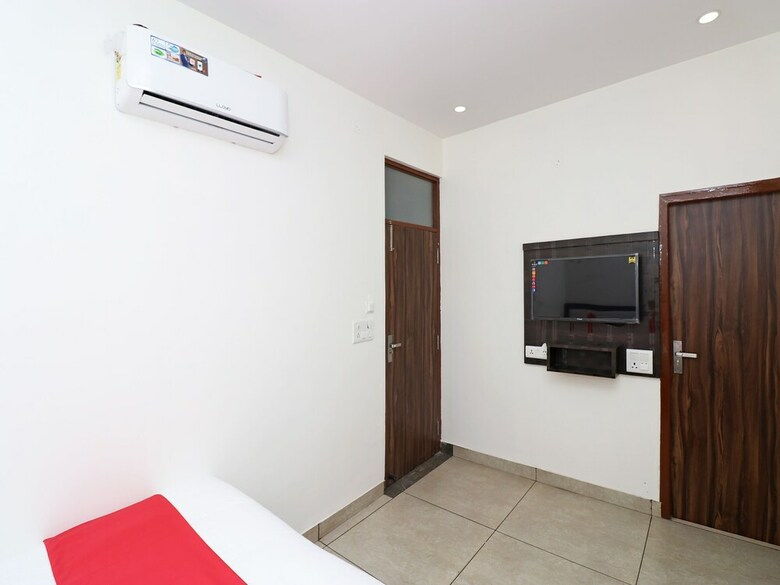 Hotel Oyo 28246 Rohtak Residency