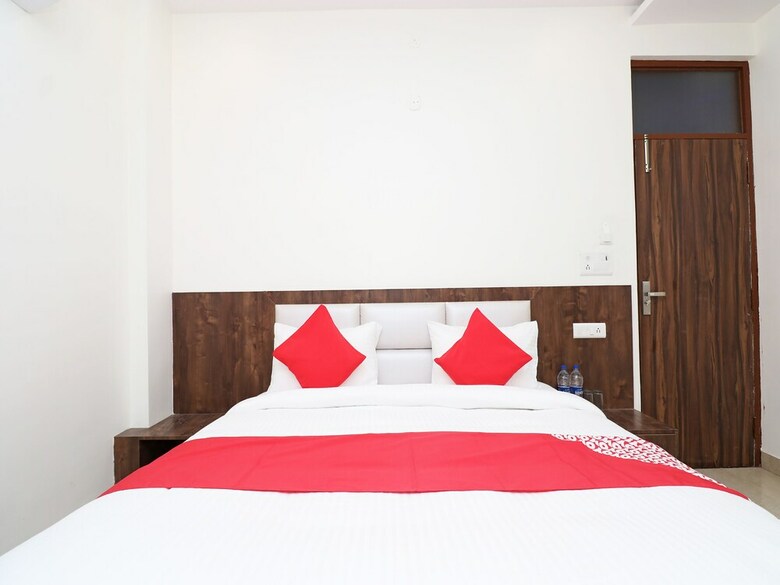 Hotel Oyo 28246 Rohtak Residency