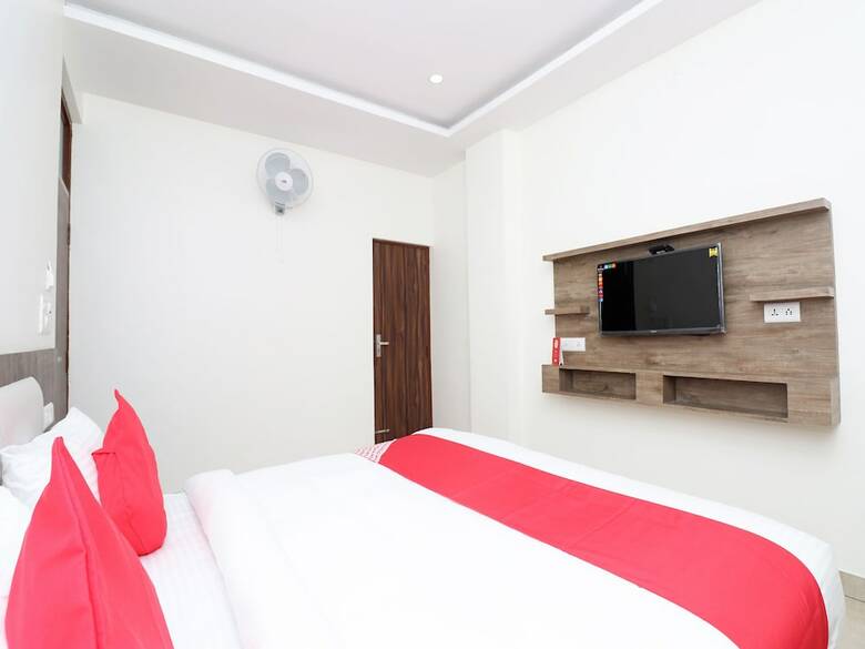 Hotel Oyo 28246 Rohtak Residency