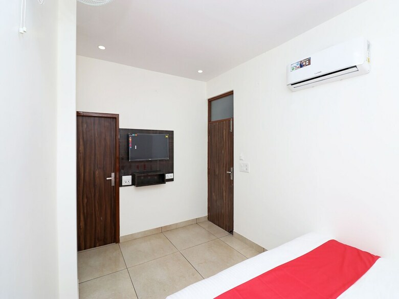 Hotel Oyo 28246 Rohtak Residency